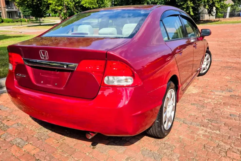 2010 Honda Civic LX photo 1