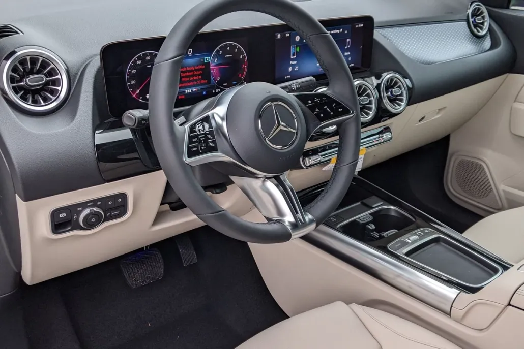 2025 Mercedes Benz GLA 250 4MATIC photo 1