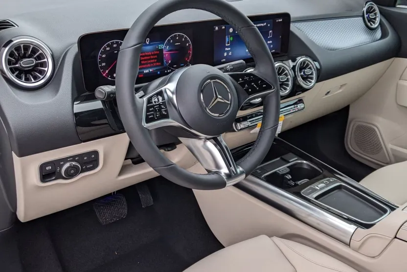 2025 Mercedes Benz GLA 250 4MATIC photo 1