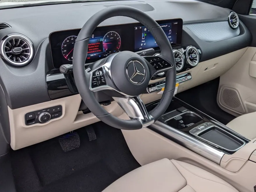 2025 Mercedes Benz GLA 250 4MATIC photo 1