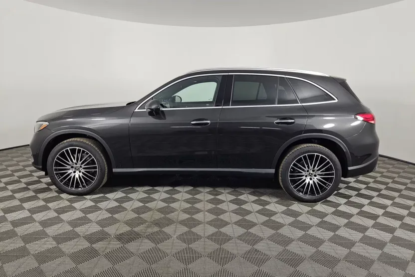 2025 Mercedes Benz GLC 300 4MATIC photo 1
