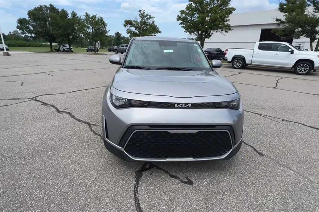 2023 Kia Soul LX photo 1