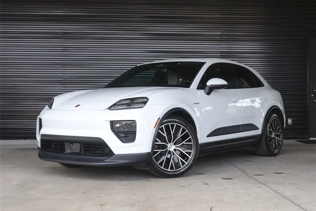 2025 Porsche Macan Electric photo 1