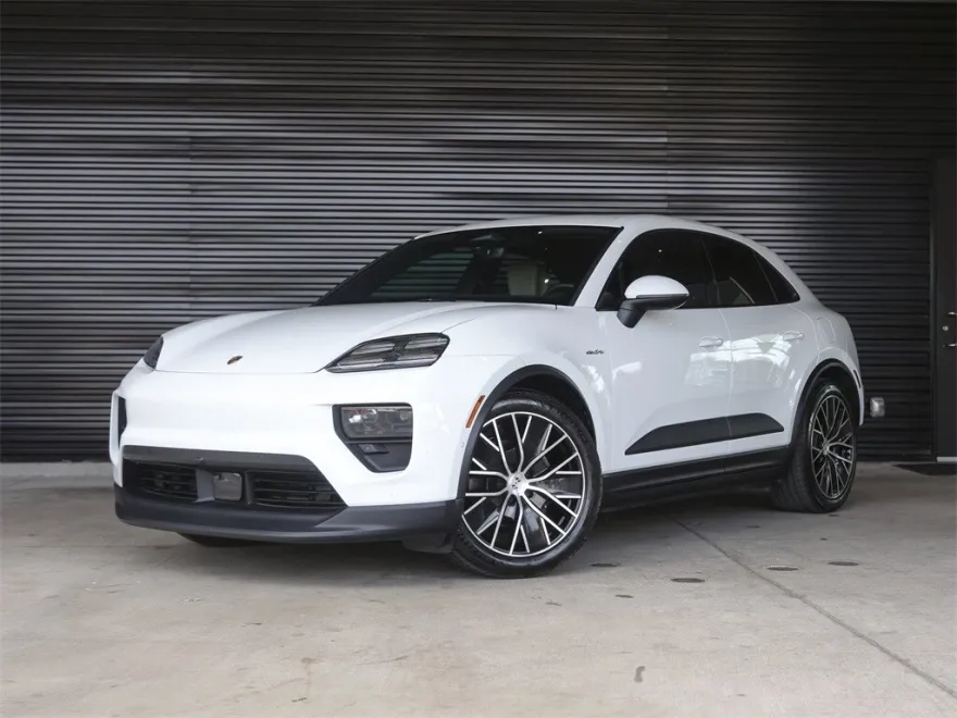 2025 Porsche Macan Electric photo 1