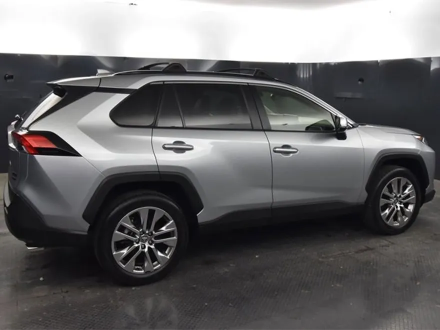 2021 Toyota RAV4 XLE Premium photo 1