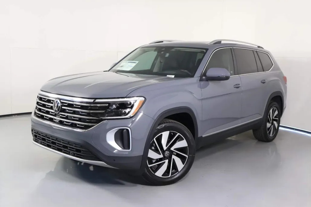 2025 Volkswagen Atlas SEL photo 1