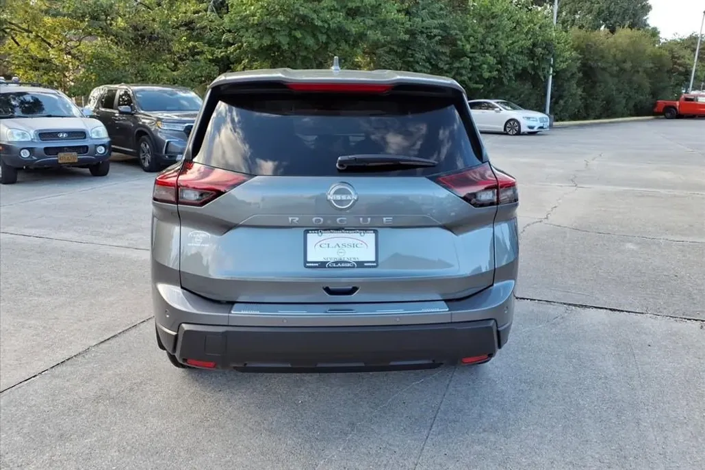 2026 Nissan Rogue SV photo 1