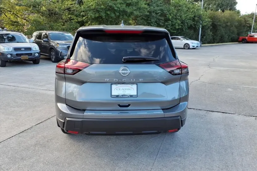 2026 Nissan Rogue SV photo 1