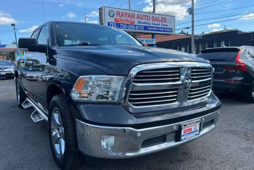 2016 Ram 1500 SLT photo 1