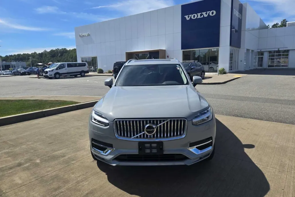 2024 Volvo XC90 B5 Core photo 1