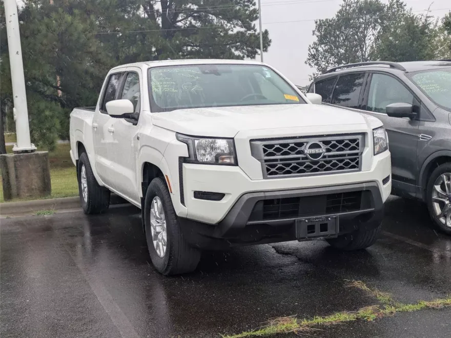 2022 Nissan Frontier SV photo 1