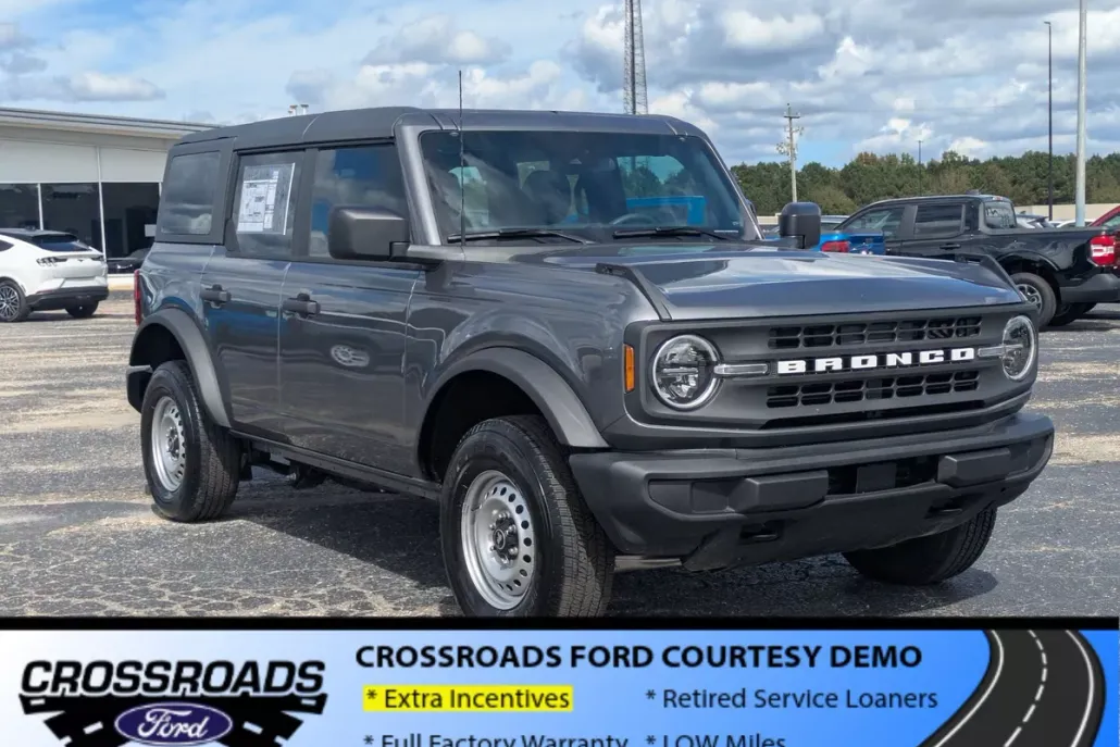 2025 Ford Bronco Base photo 1