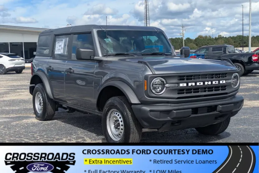 2025 Ford Bronco Base photo 1