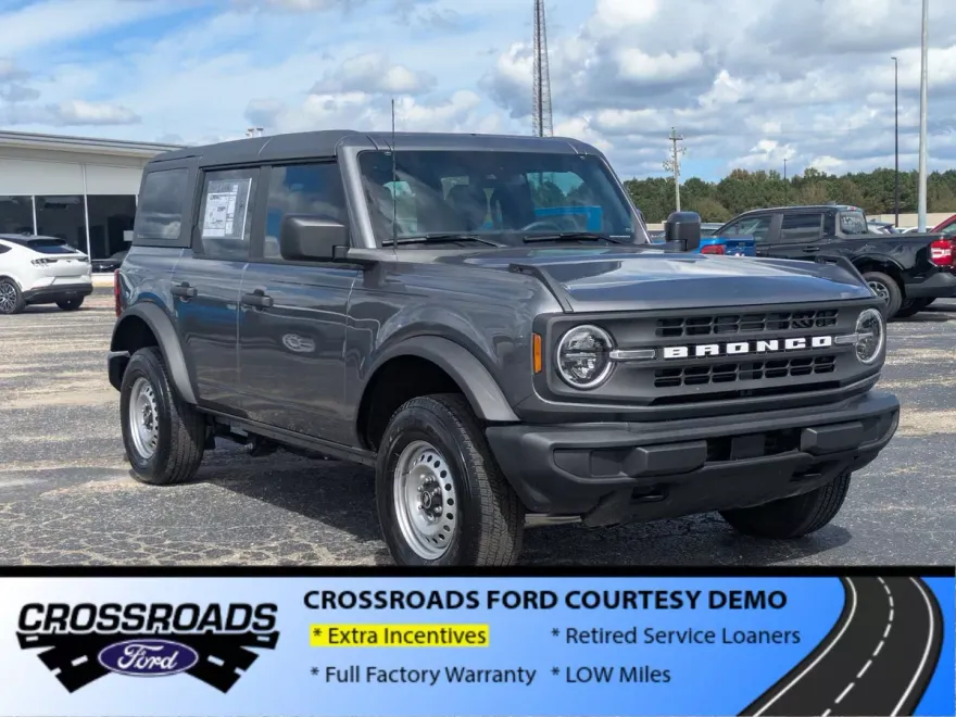 2025 Ford Bronco Base photo 1