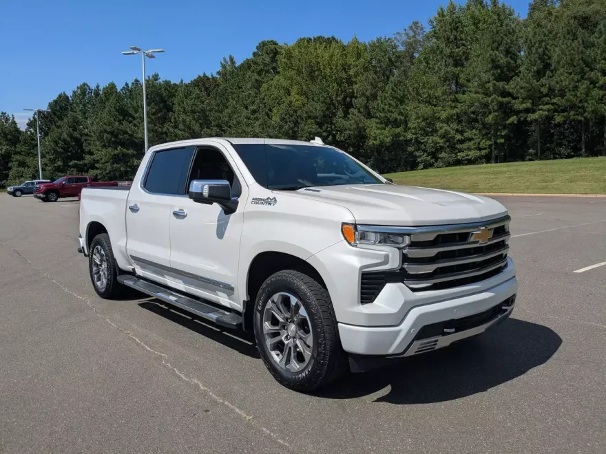 2024 Chevrolet Silverado 1500 High Country photo 1
