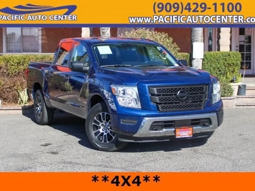 2022 Nissan Titan SV photo 1