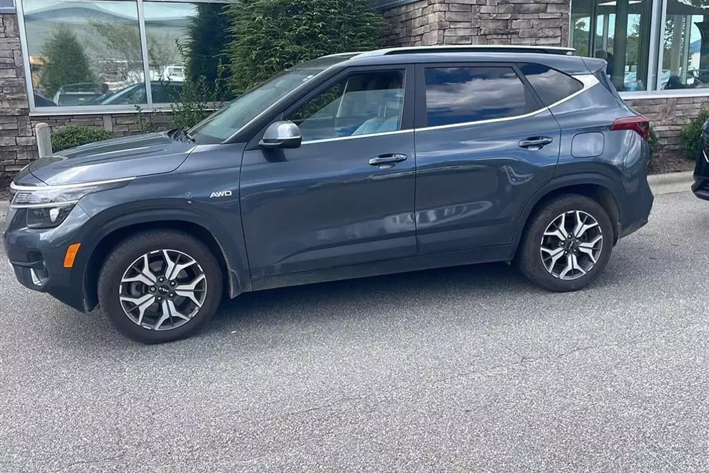 2023 Kia Seltos EX photo 1