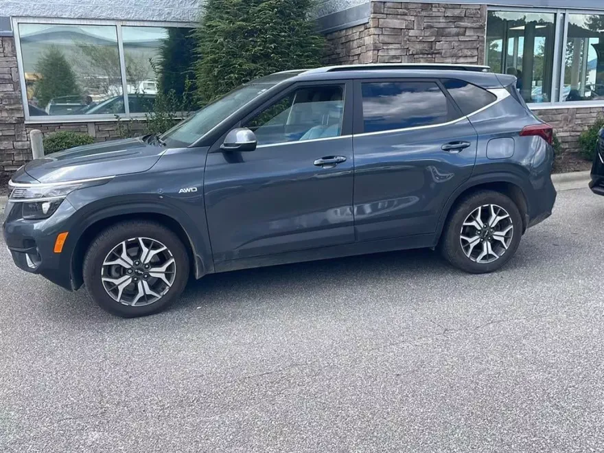 2023 Kia Seltos EX photo 1