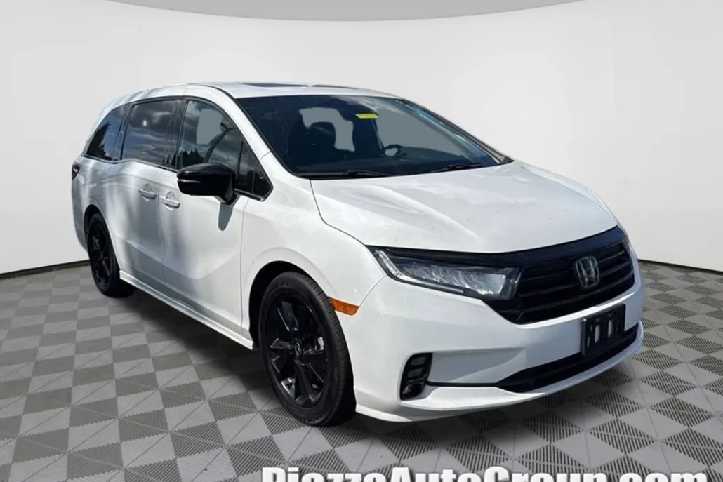 2023 Honda Odyssey Sport photo 1