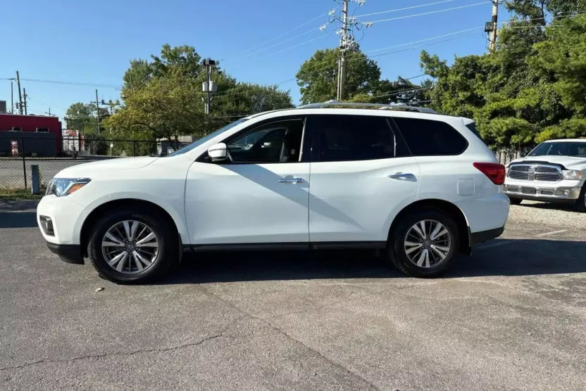 2018 Nissan Pathfinder photo 1