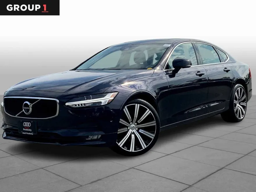 2017 Volvo S90 Momentum photo 1