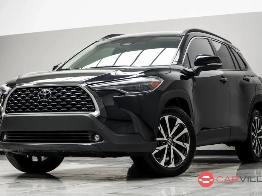 2024 Toyota Corolla Cross XLE photo 1