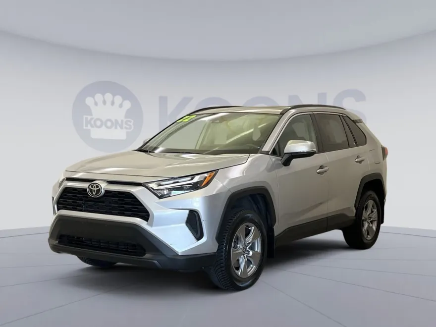 2022 Toyota RAV4 XLE photo 1