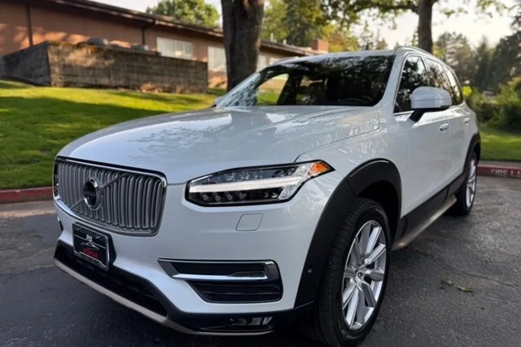 2016 Volvo XC90 T6 Inscription photo 1