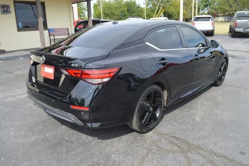 2022 Nissan Sentra SR photo 1