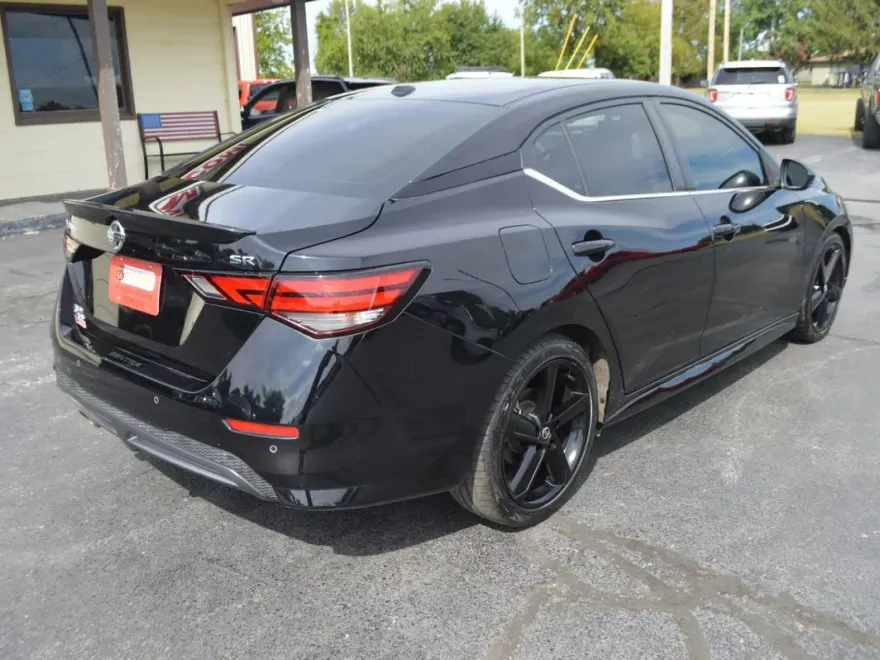 2022 Nissan Sentra SR photo 1