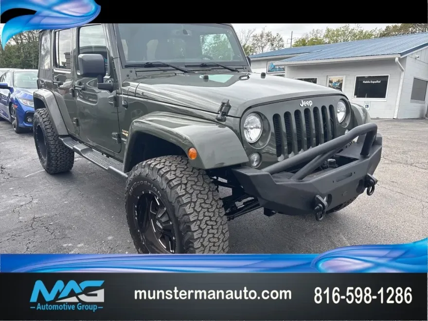 2015 Jeep Wrangler Unlimited Sahara photo 1