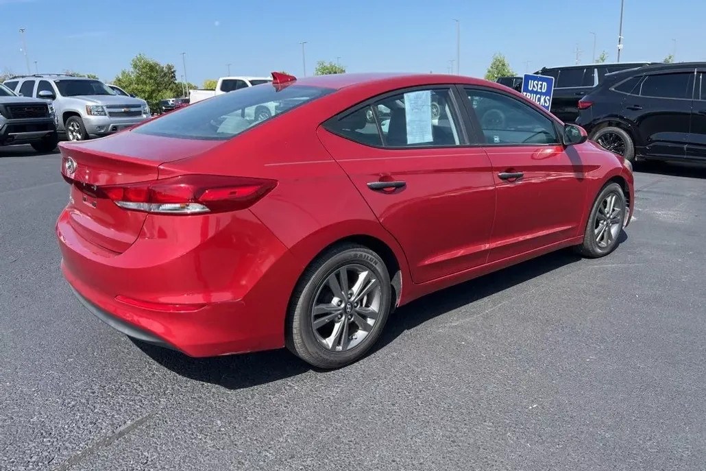 2017 Hyundai Elantra SE photo 1