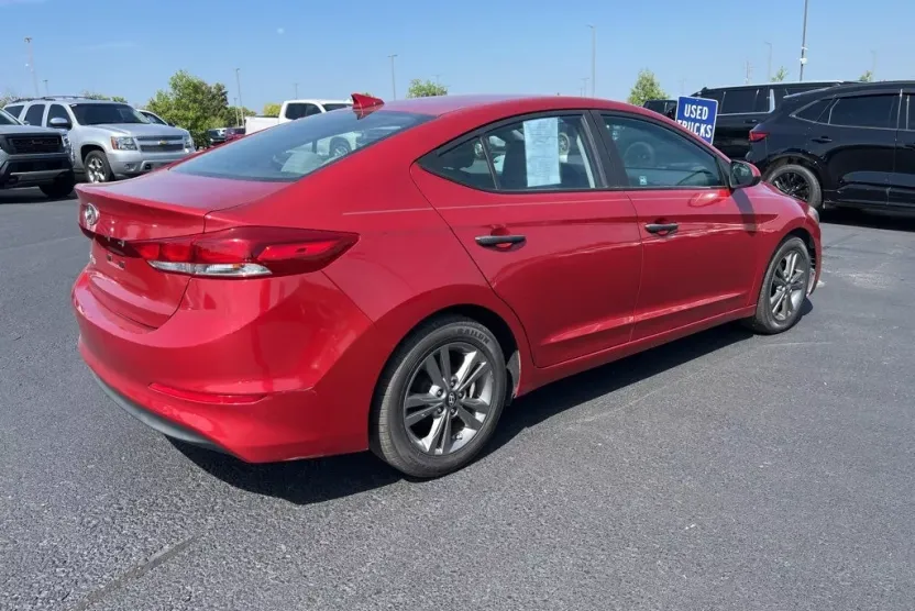 2017 Hyundai Elantra SE photo 1