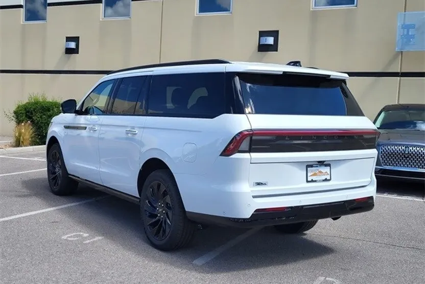 2025 Lincoln Navigator L Reserve photo 1
