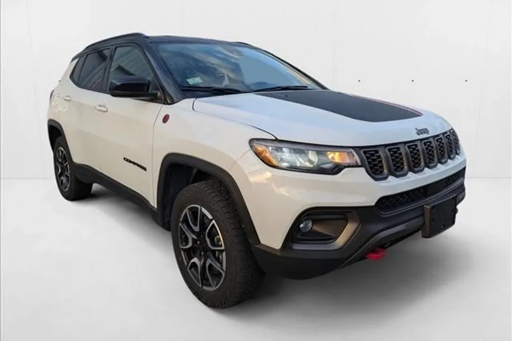 2024 Jeep Compass Trailhawk photo 1