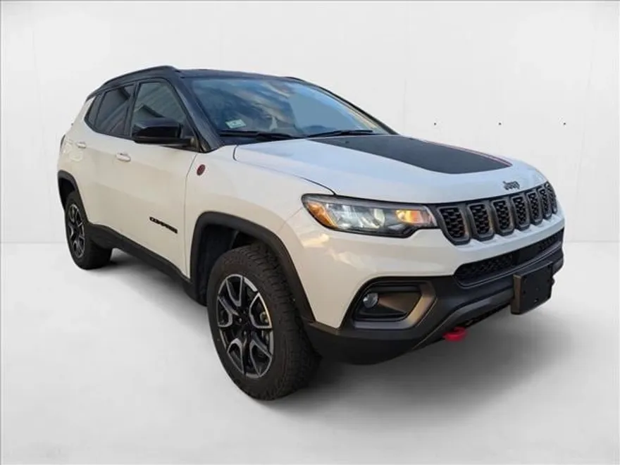 2024 Jeep Compass Trailhawk photo 1