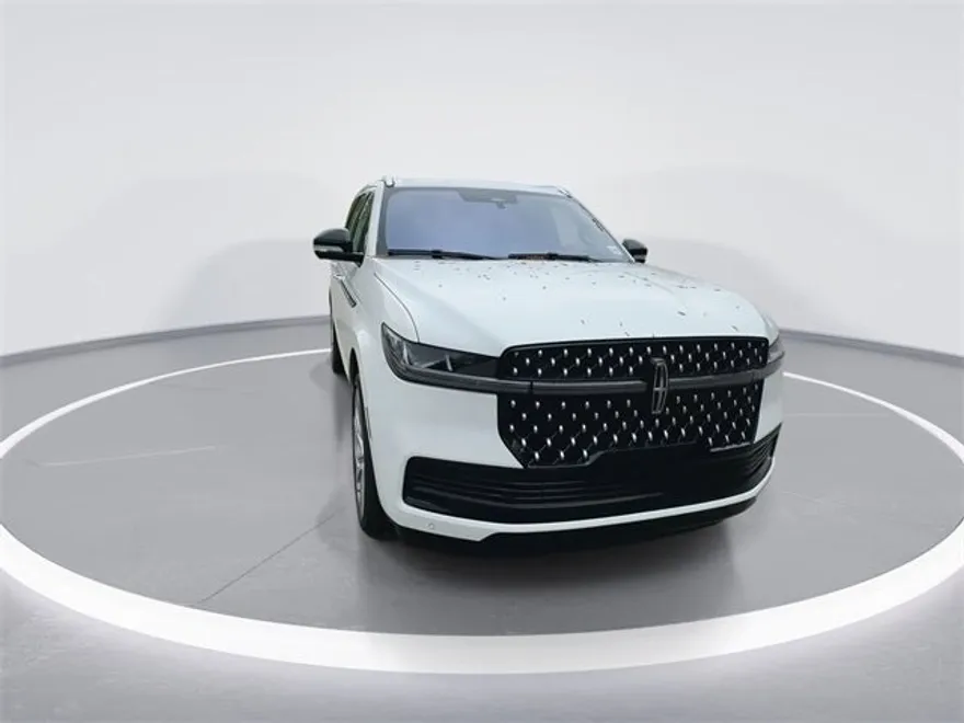2025 Lincoln Navigator Black Label photo 1