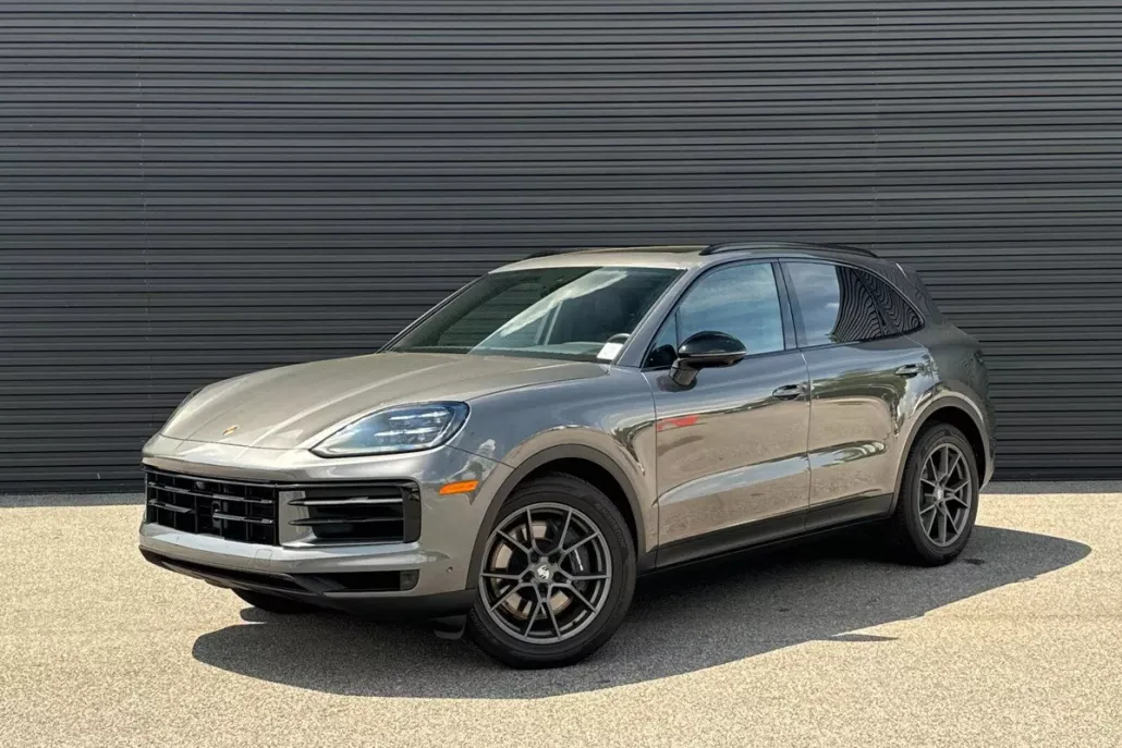 2025 Porsche Cayenne S photo 1