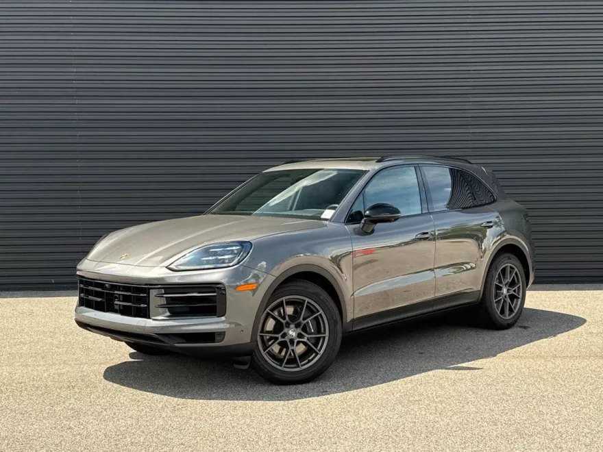 2025 Porsche Cayenne S photo 1