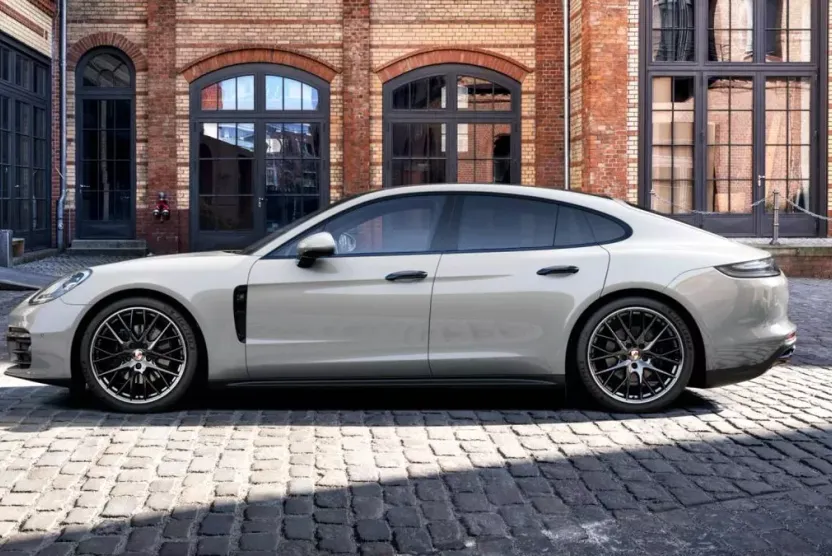2023 Porsche Panamera 4 Platinum photo 1
