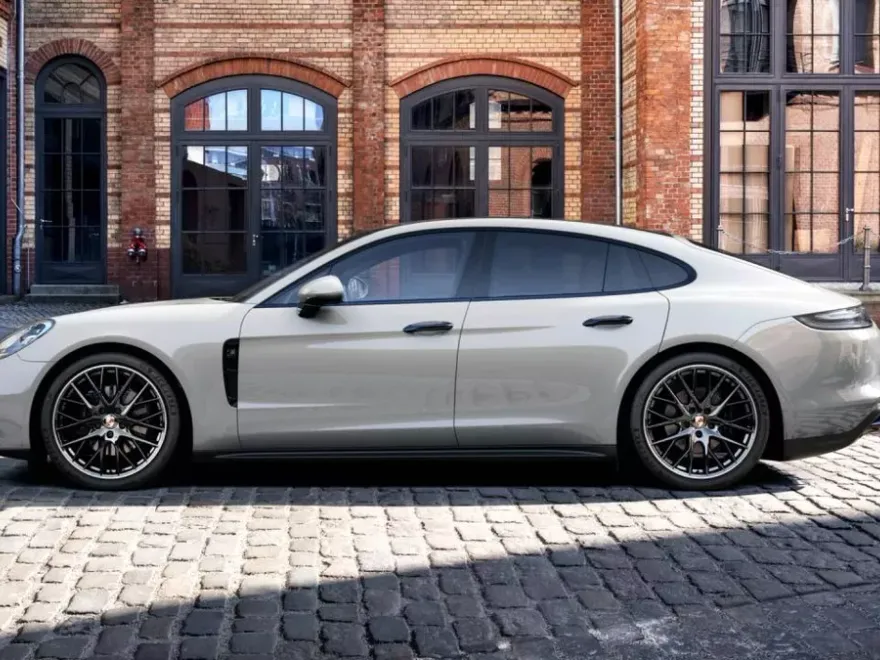 2023 Porsche Panamera 4 Platinum photo 1