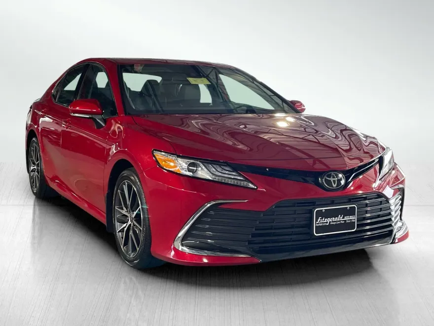 2023 Toyota Camry XLE photo 1