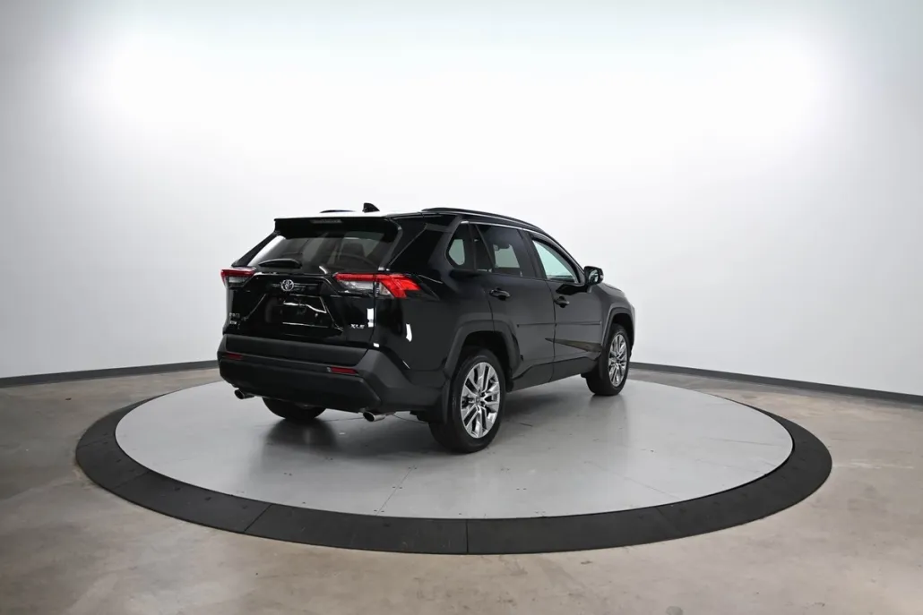 2023 Toyota RAV4 XLE Premium photo 1