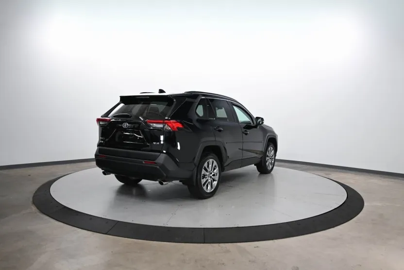 2023 Toyota RAV4 XLE Premium photo 1
