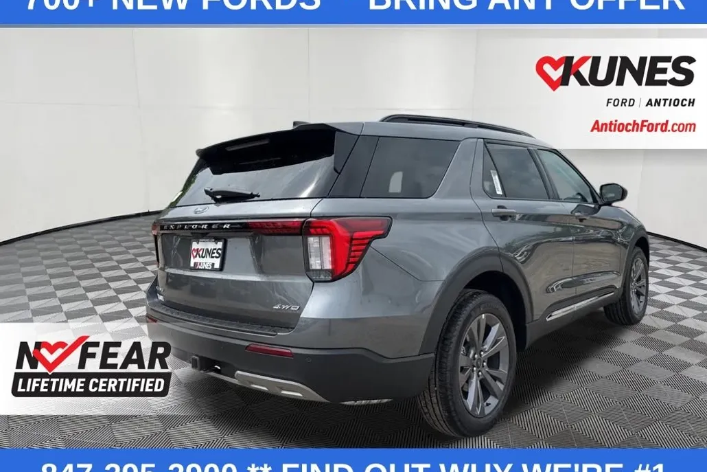2025 Ford Explorer photo 1