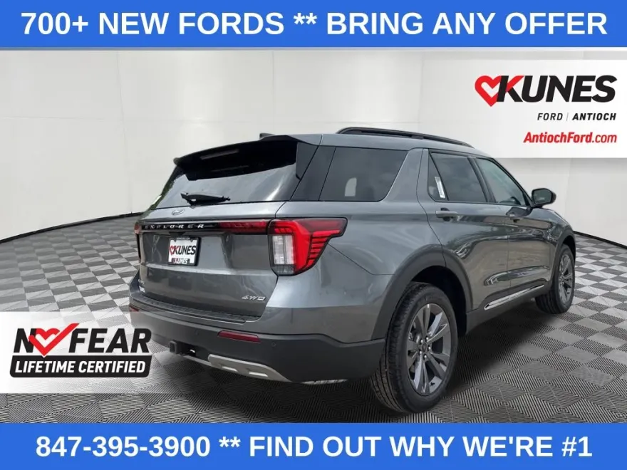 2025 Ford Explorer photo 1