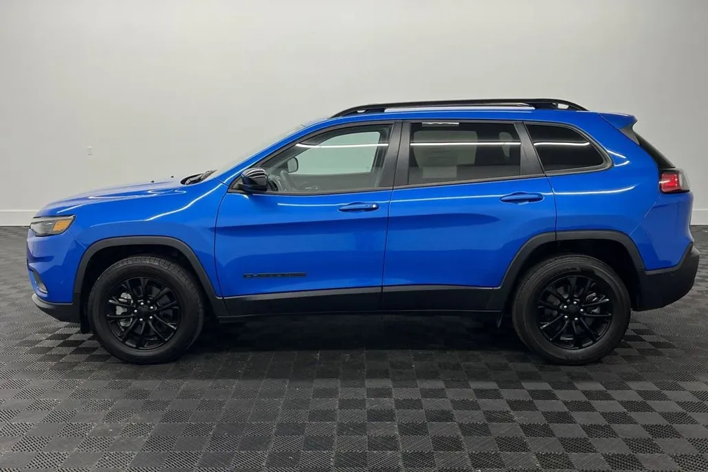 2023 Jeep Cherokee Altitude Lux photo 1