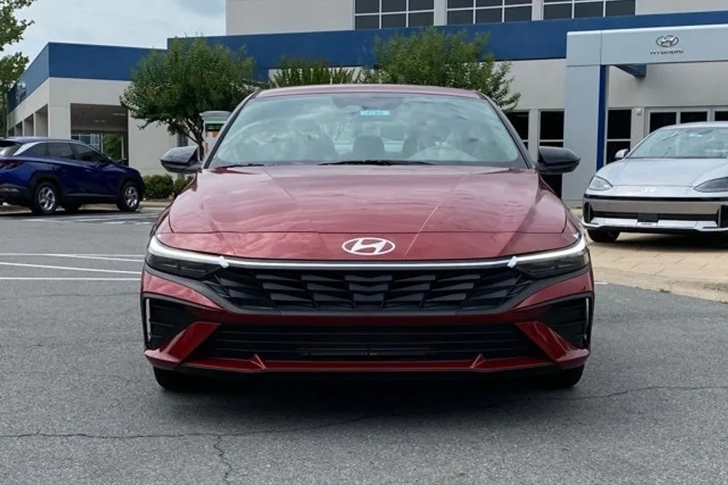 2025 Hyundai Elantra SEL Sport photo 1