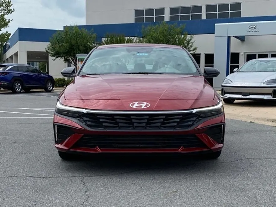 2025 Hyundai Elantra SEL Sport photo 1