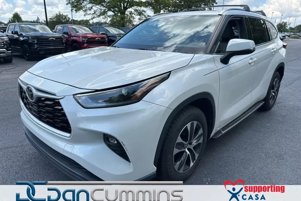 2021 Toyota Highlander XLE photo 1